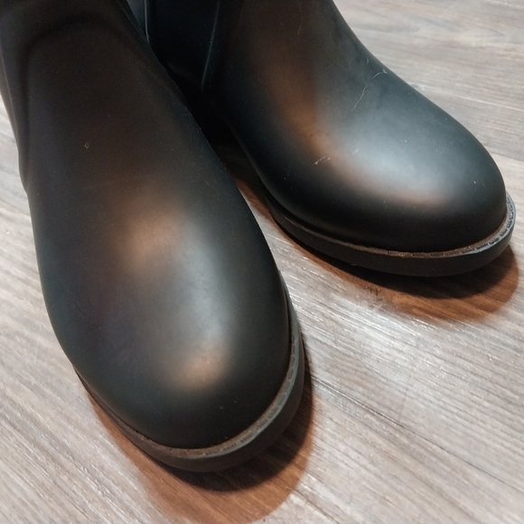 Tory Burch Rainboots - Picture 6 of 9